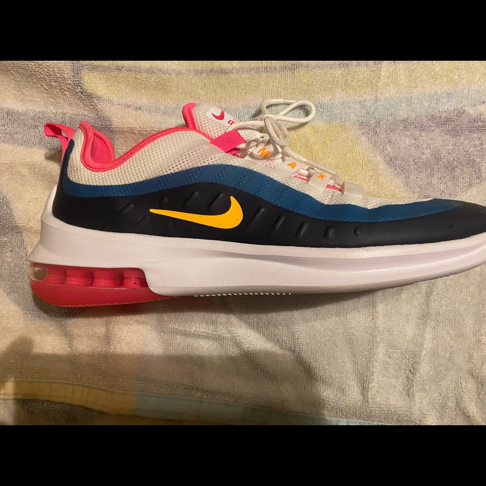 Brand new women Nike sneakers